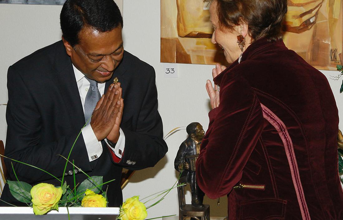 Iris Rousseau bedankt sich bei Seiner Exzellenz Herr Sarrath Kongahage, Botschafter von Sri Lanka, für seine Ansprache und Anwesenheit.